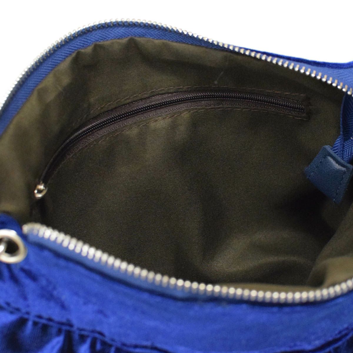 フリル付き2wayベロアポーチ