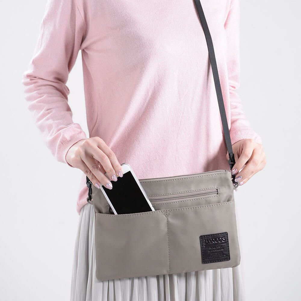 ナイロンサコッシュ