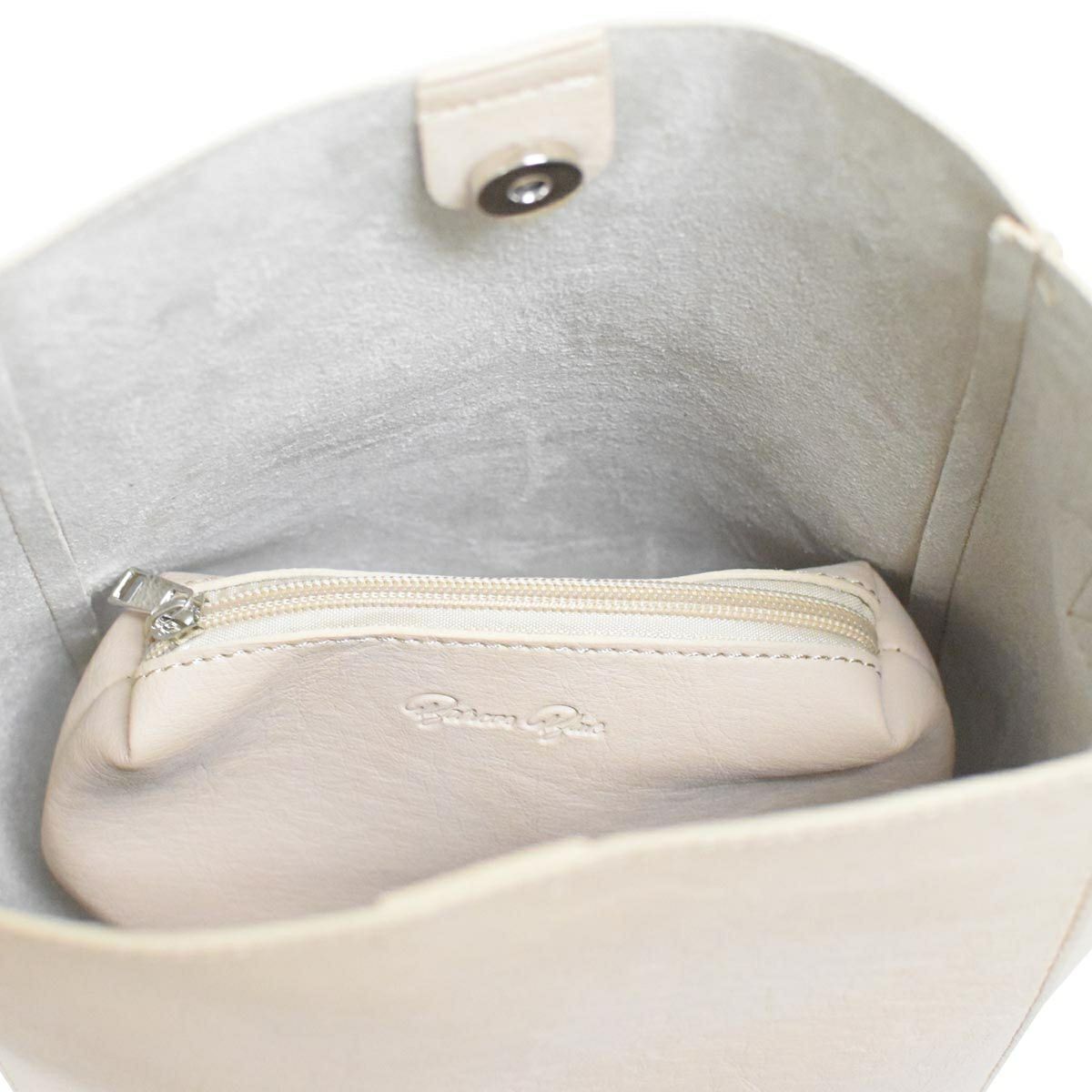 フェイクレザーショルダーバッグ