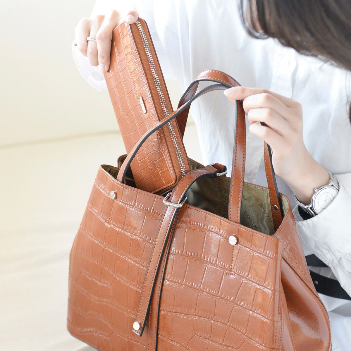 クロコダイル型押しロングウォレット