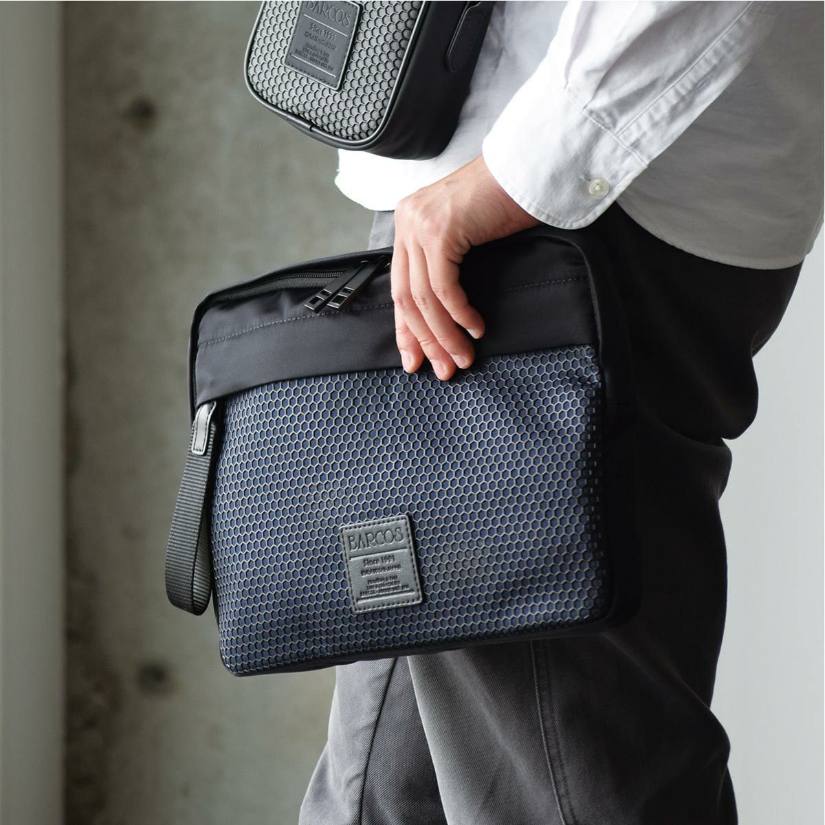 ハニカム柄クラッチバッグ