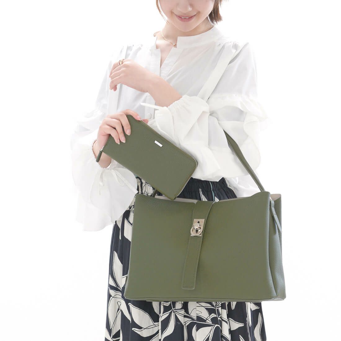 【セット商品】シュリンクレザー ショルダーバッグ & 背面ポケット付きロングウォレット