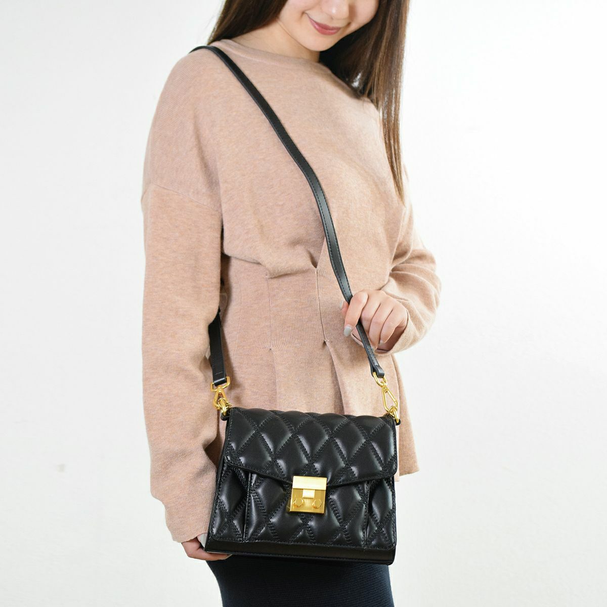 本革キルティングレザーハンドバッグ