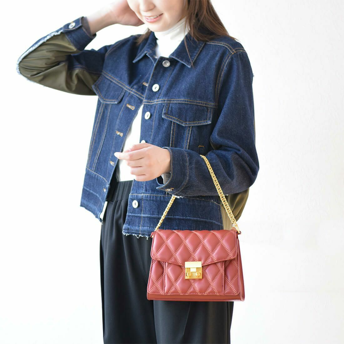 本革キルティングレザーハンドバッグ