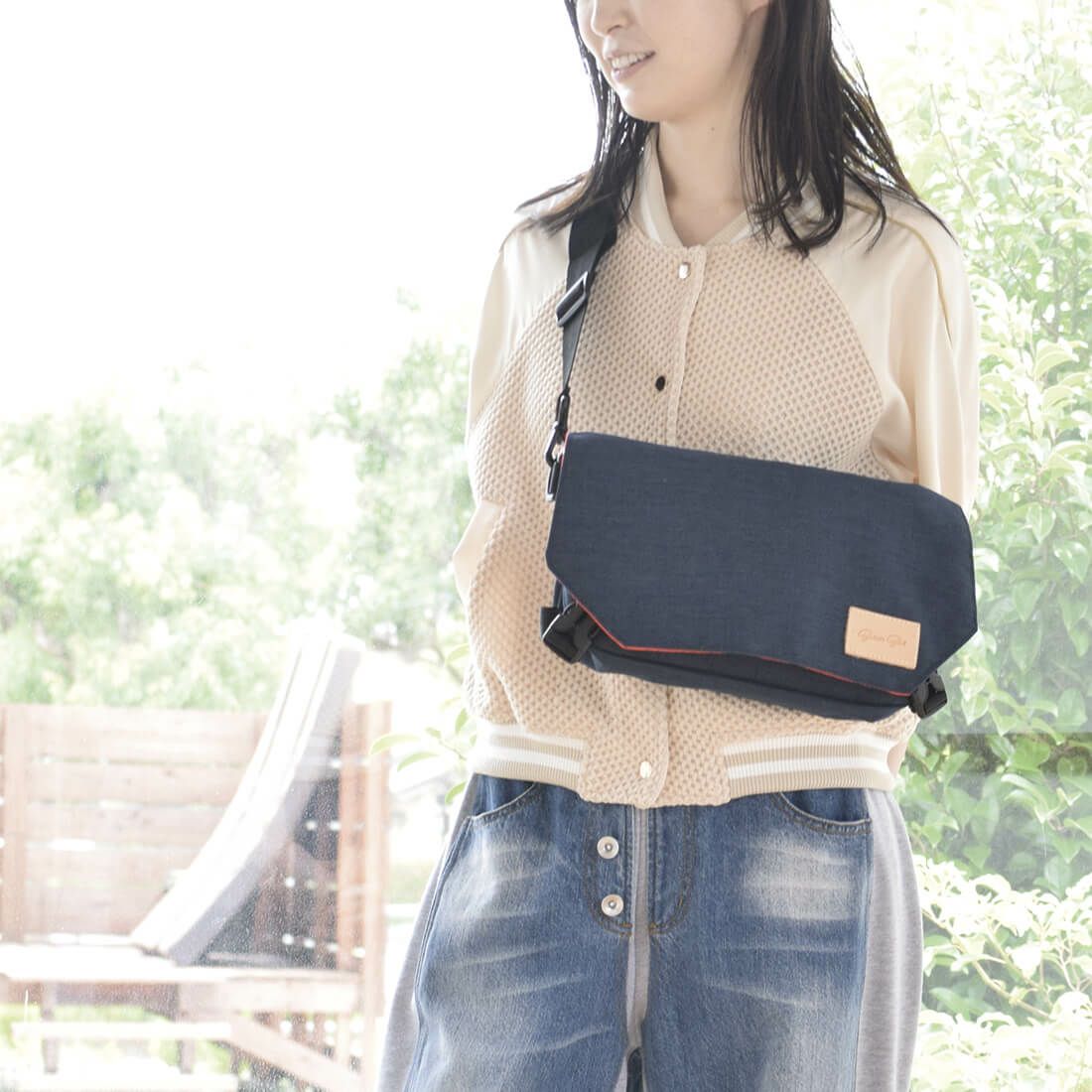 軽量メッセンジャーバッグ