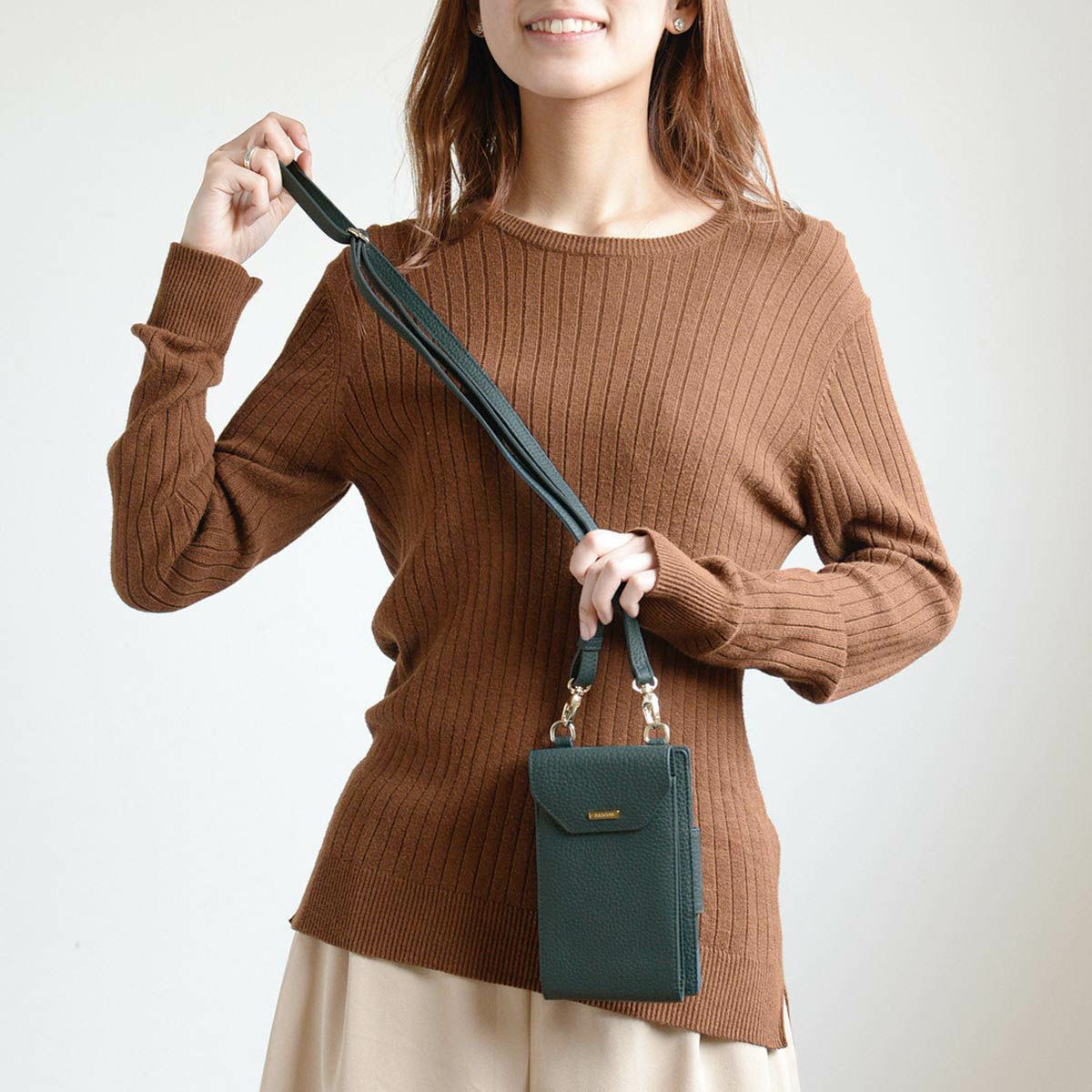 シュリンクレザースマホポシェット＜マーシ＞