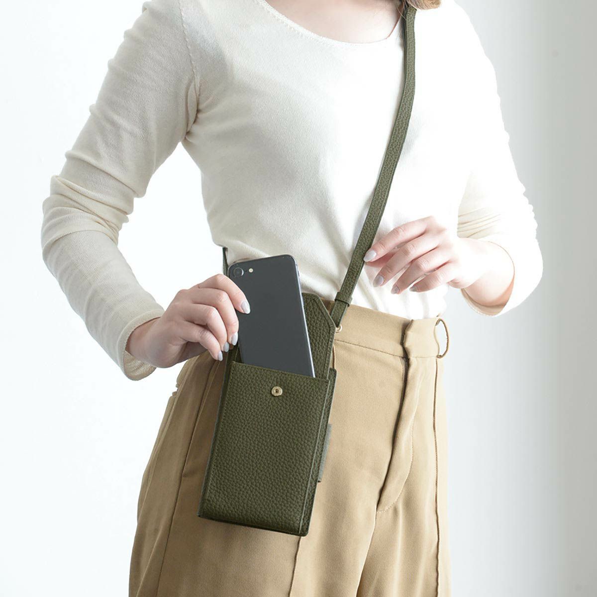 シュリンクレザースマホポシェット＜マーシ＞