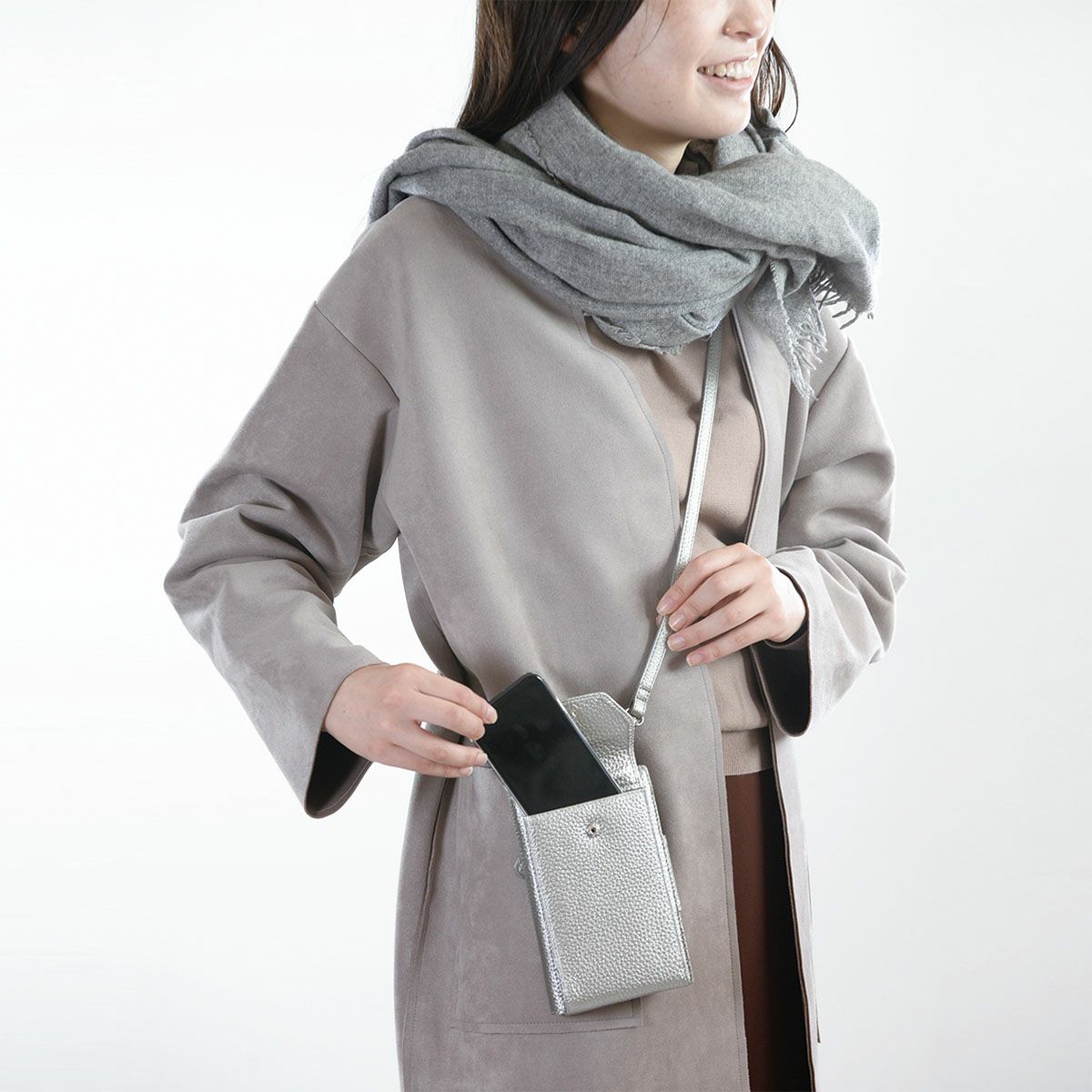 シュリンクレザースマホポシェット＜マーシ＞