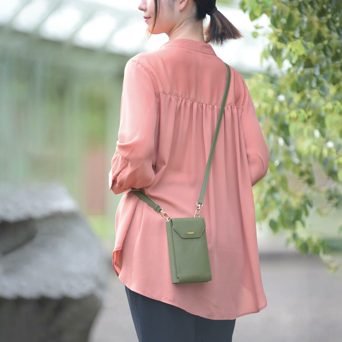 シュリンクレザースマホポシェット＜マーシ＞