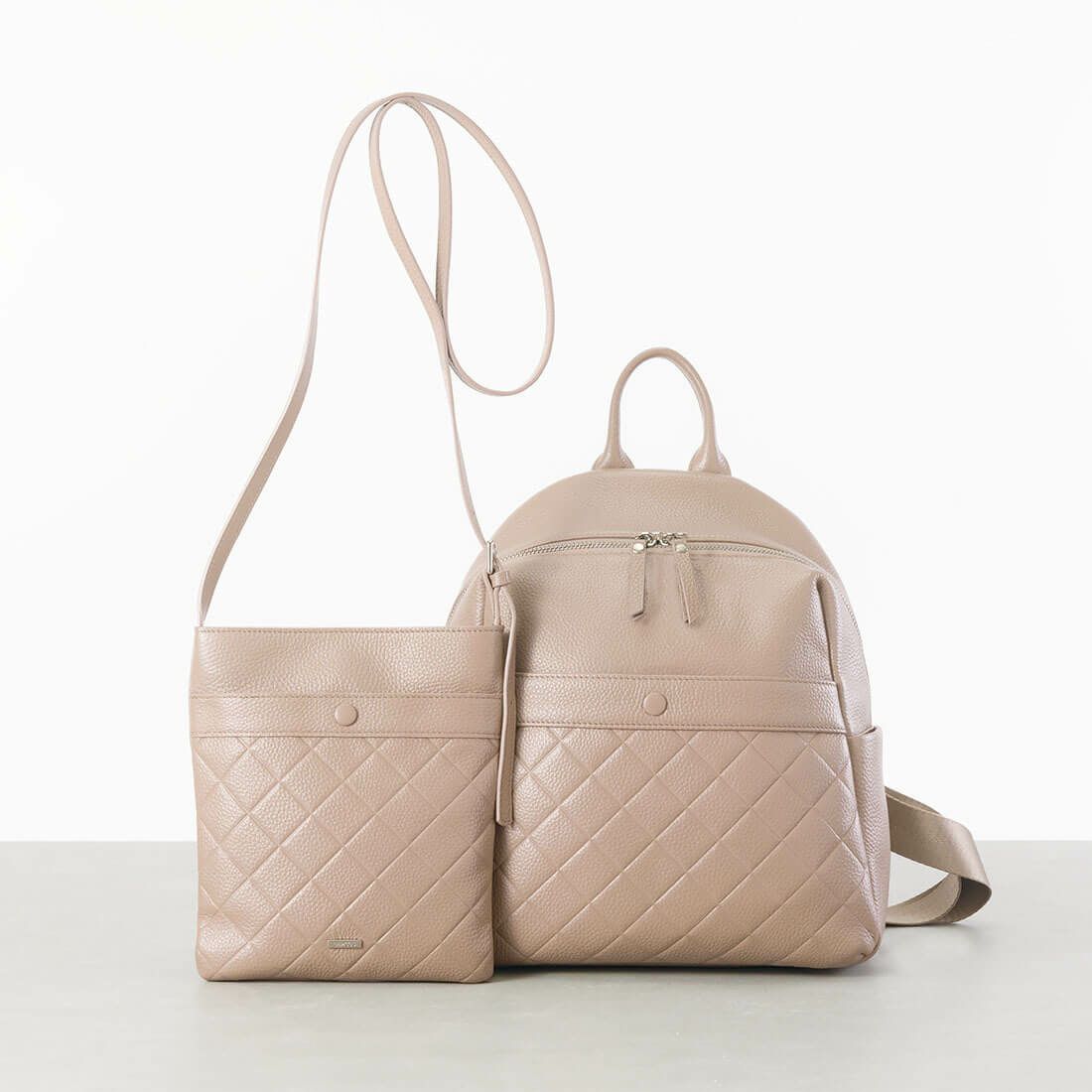 【セット商品】ダイヤモンドエンボスレザーリュック＆ポシェットセット＜ロンバス＞