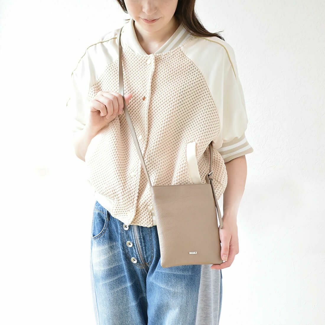 シュリンクレザーポシェット