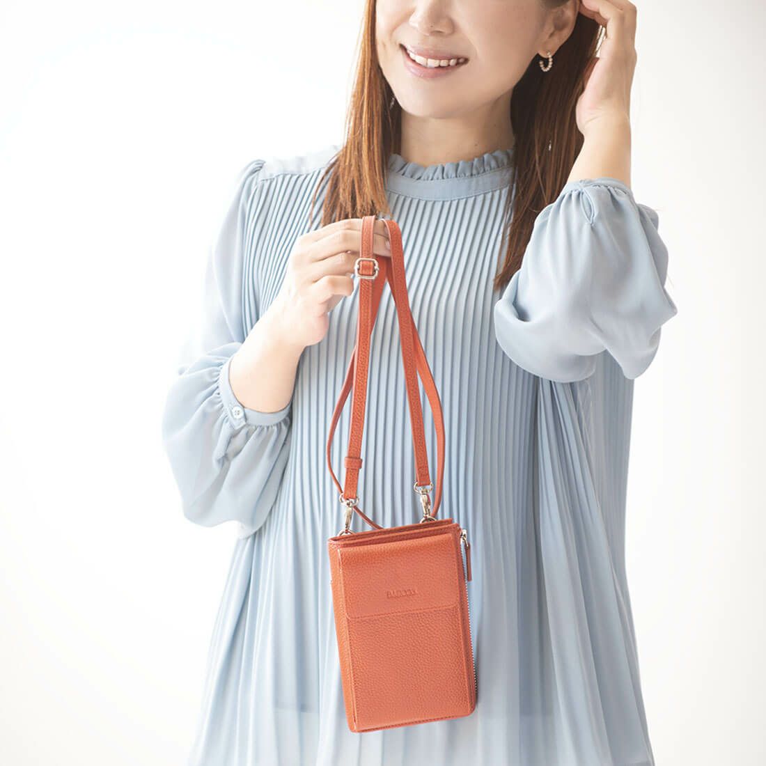 L字型シュリンクレザースマホポシェット＜アミーゴ＞