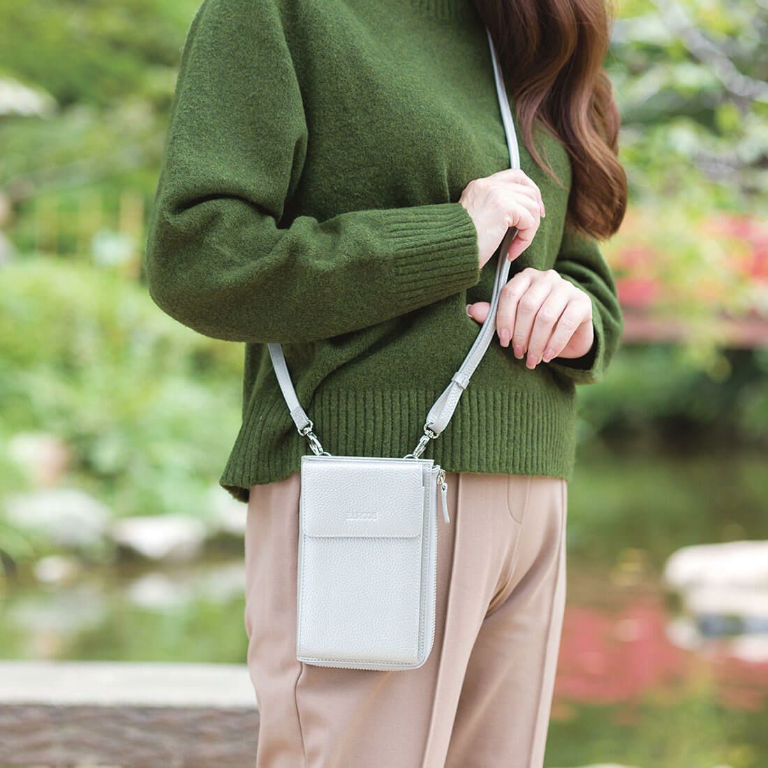 L字型シュリンクレザースマホポシェット＜アミーゴ＞