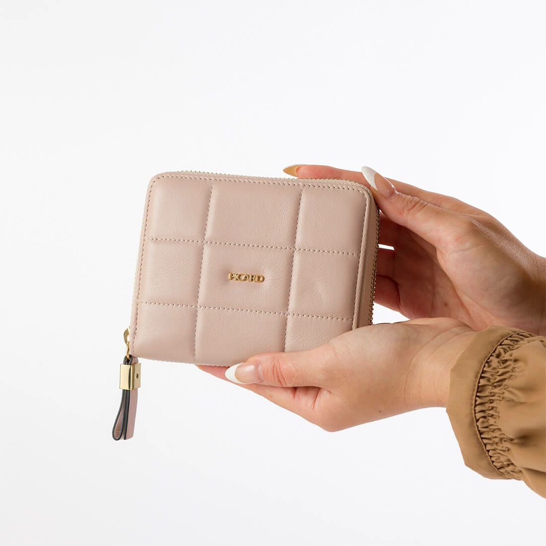 PRETTY キルティング折り財布