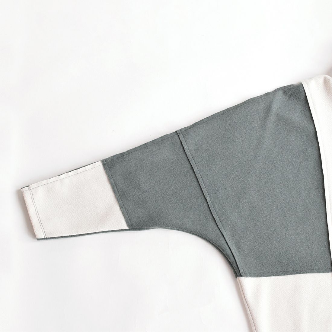 圧縮ブロック配色プルオーバー