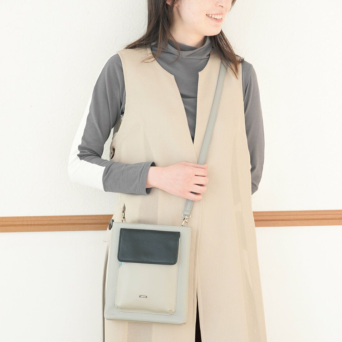 サイドボタンロングジレ
