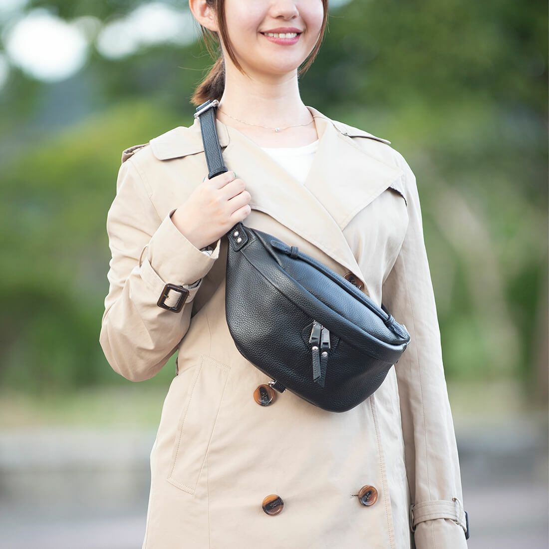 レザーボディバッグ