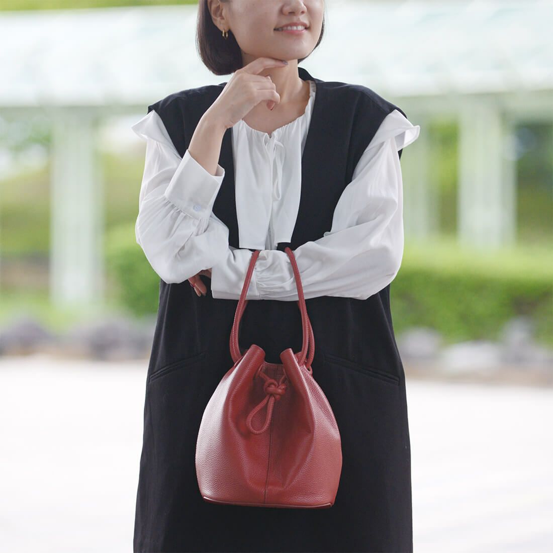 シュリンクレザーノットモチーフ巾着バッグ