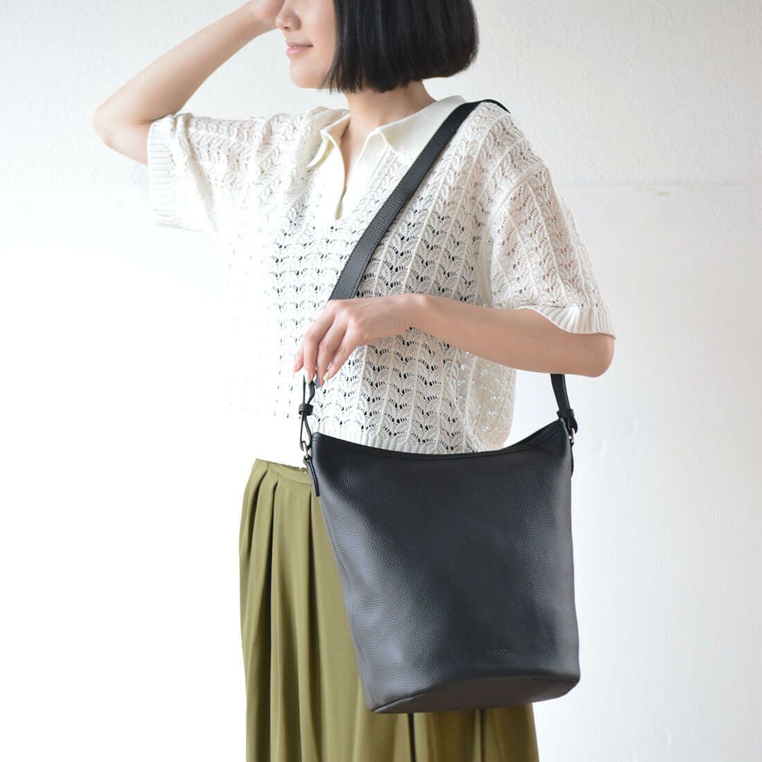 バケツ型シュリンクレザーワンショルダーバッグ