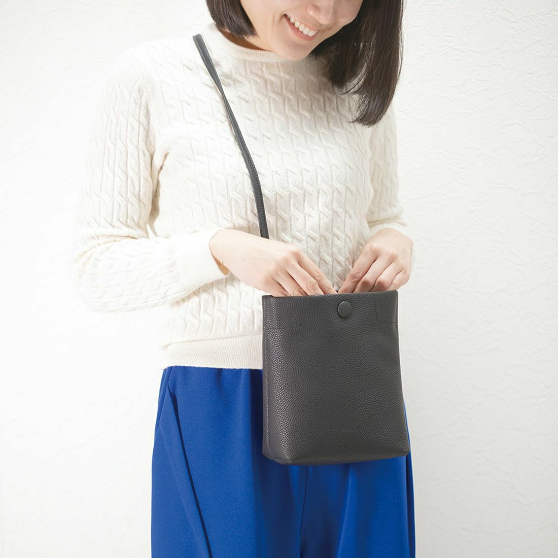 シュリンクレザーショルダーバッグ