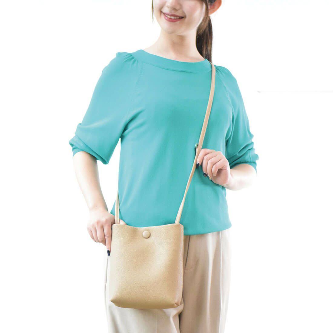 シュリンクレザーショルダーバッグ