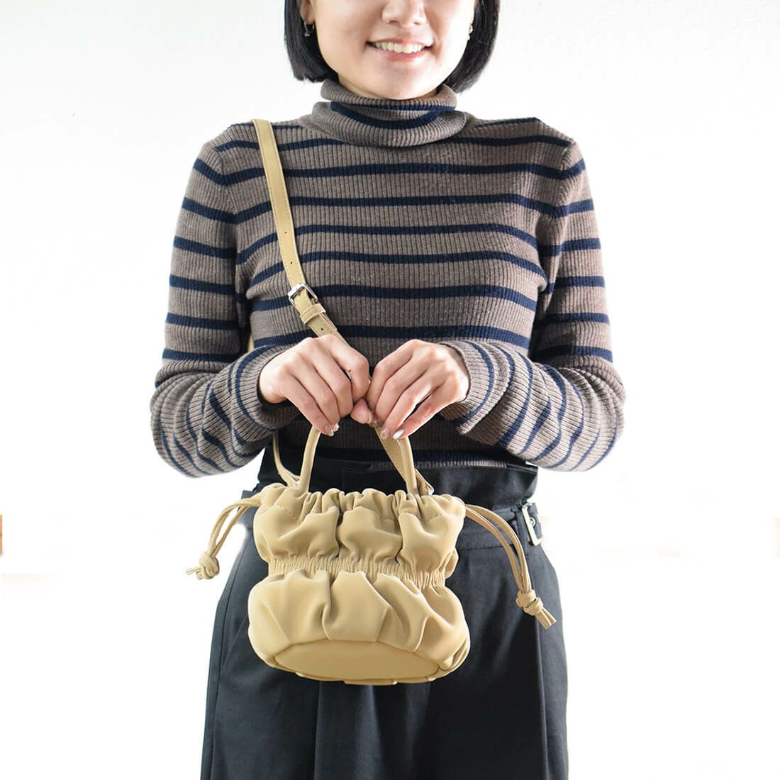 巾着型2wayフェイクレザーバッグ