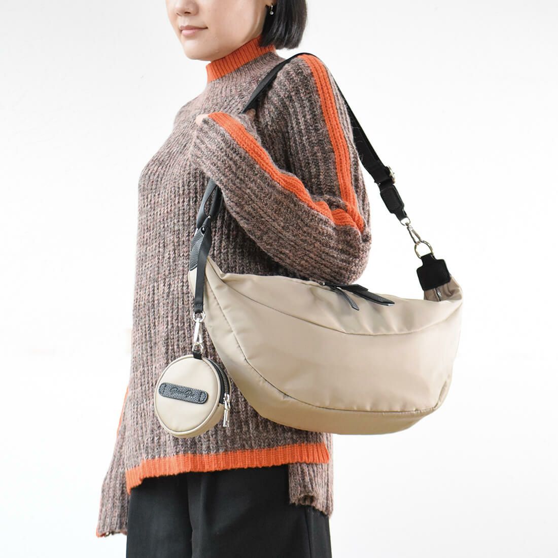 ポーチ付きナイロンショルダーバッグ