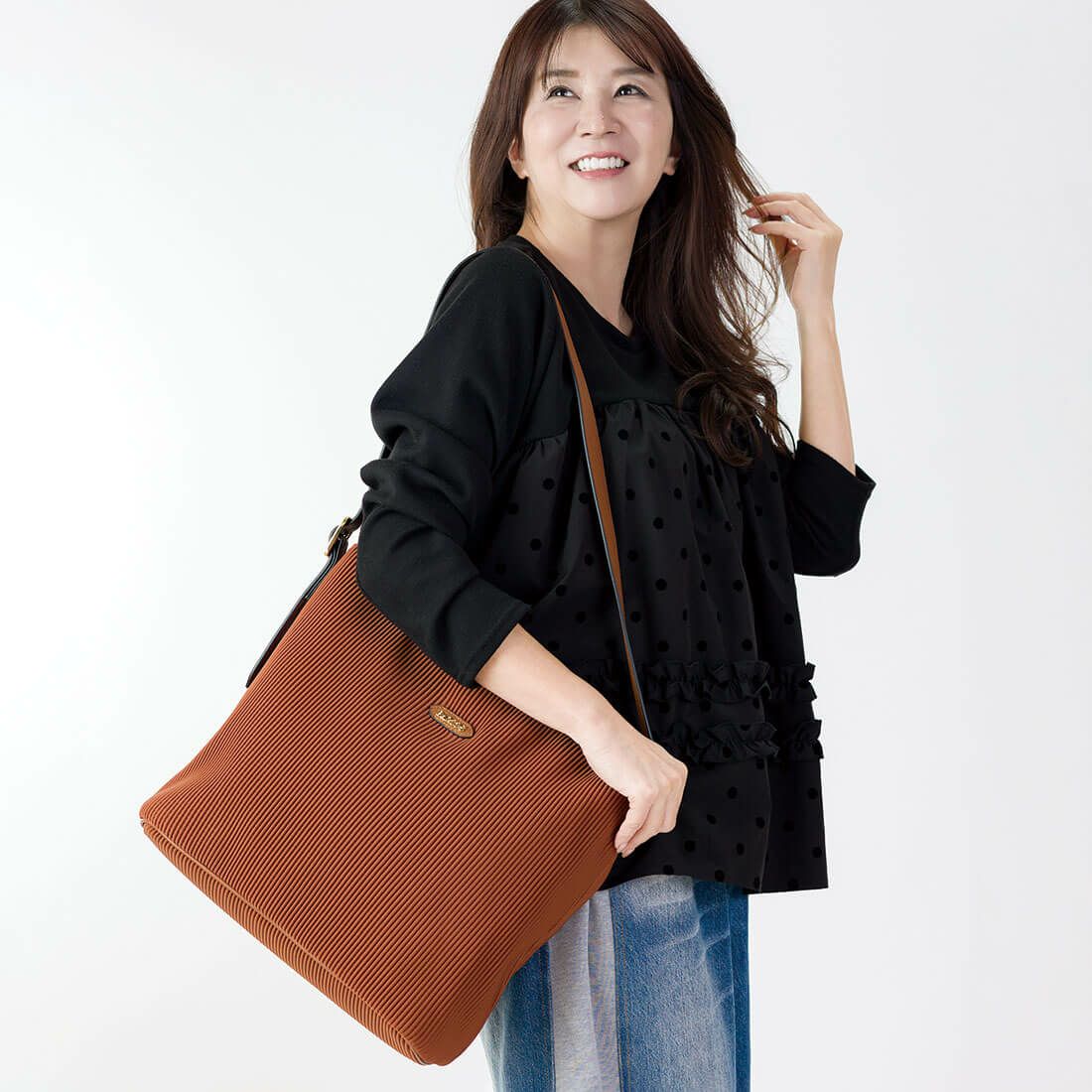 リブニット調ナイロンショルダーバッグ