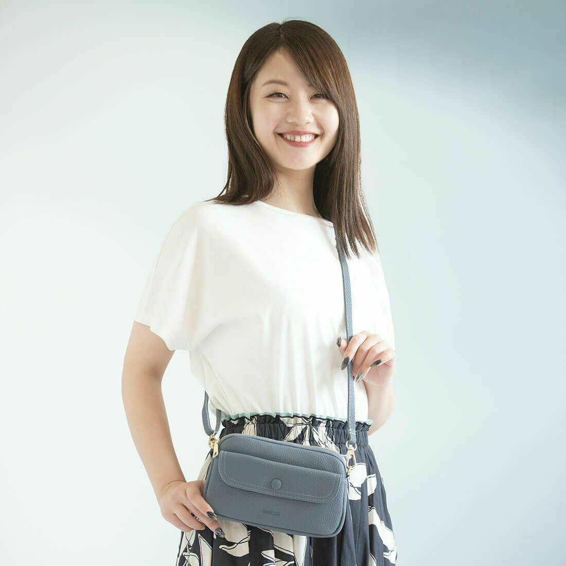 シュリンクレザー横長ポシェット