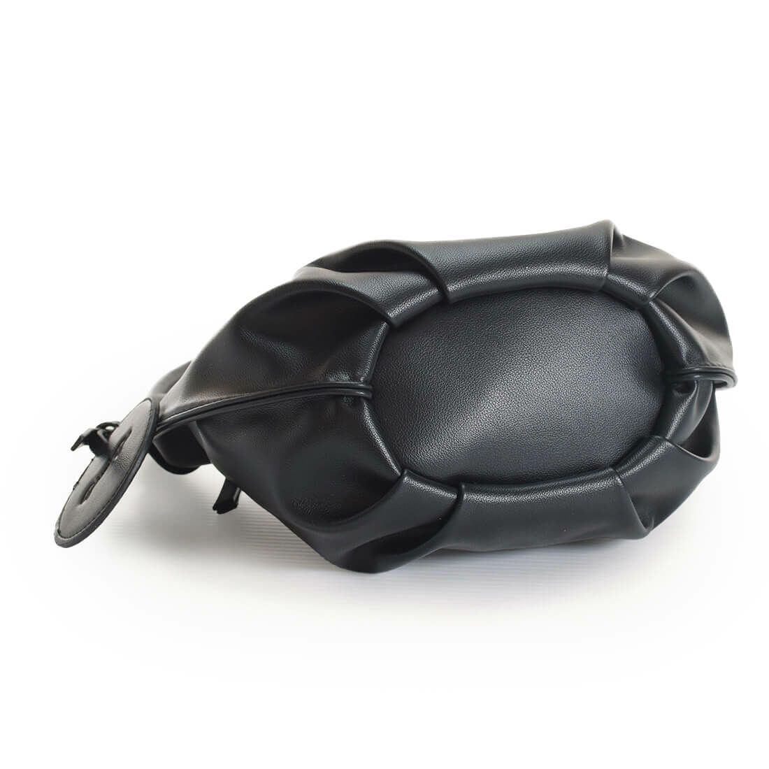 チャーム付きフェイクレザーバッグ