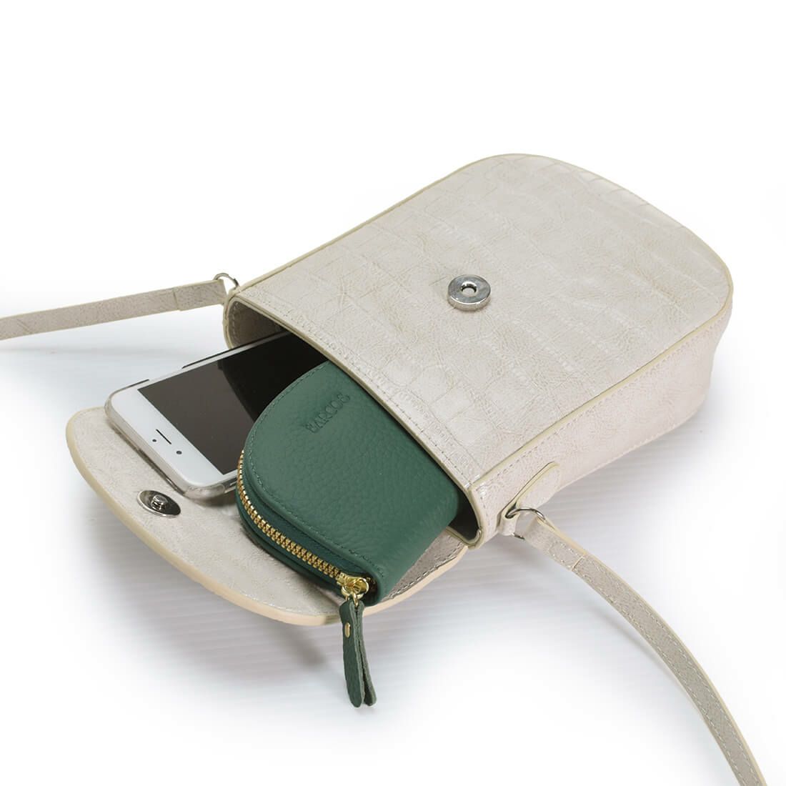 クロコ調型押しポシェット