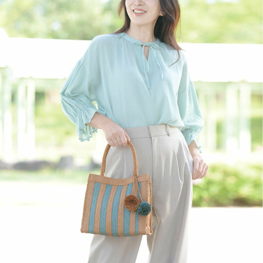 チャーム付きストライプかごバッグ