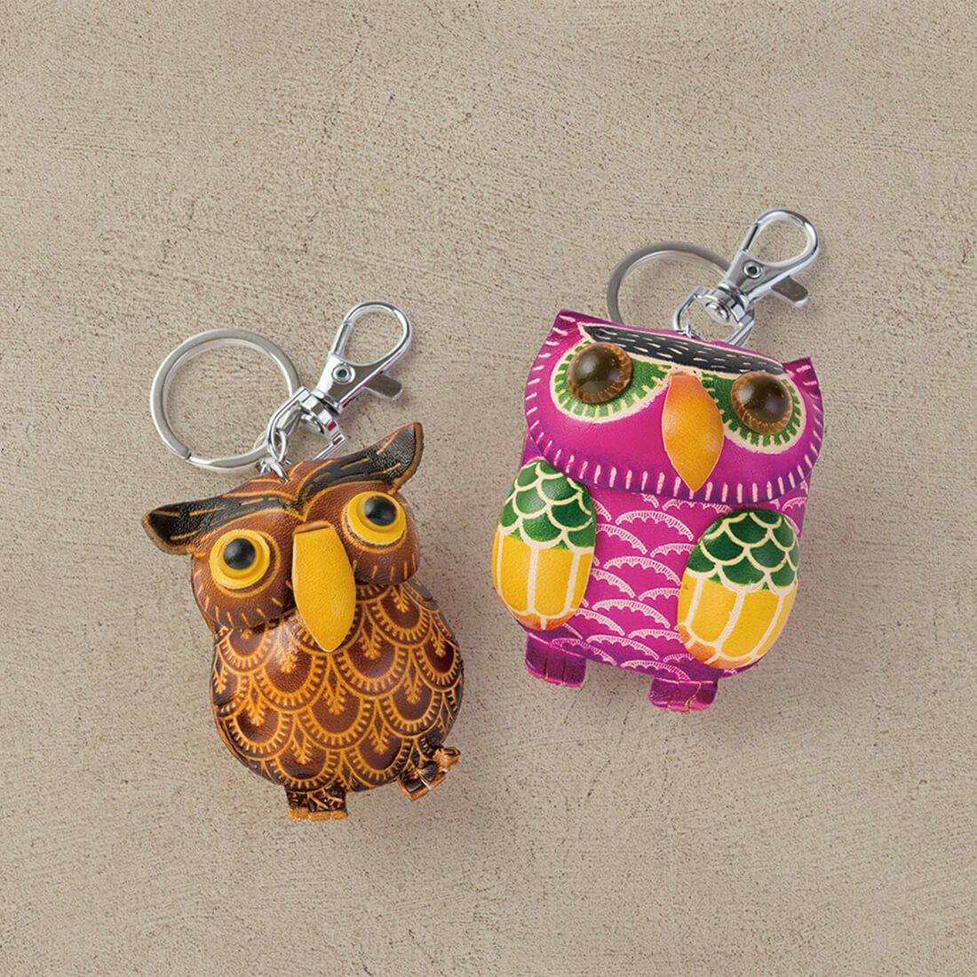 スリムシルエットフクロウモチーフキーホルダー | バルコス公式