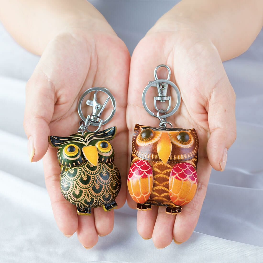 スリムシルエットフクロウモチーフキーホルダー | バルコス公式