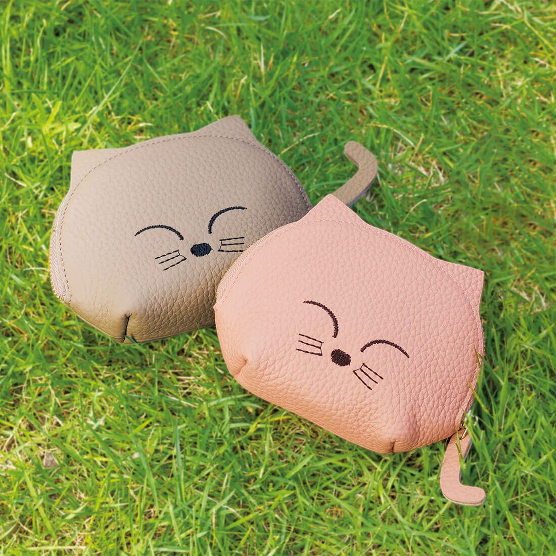 ネコモチーフレザーポーチ
