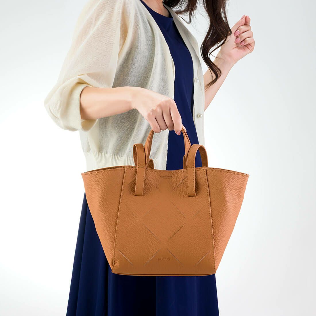 カットデザインレザー変形バッグ | バルコス公式オンラインショップ