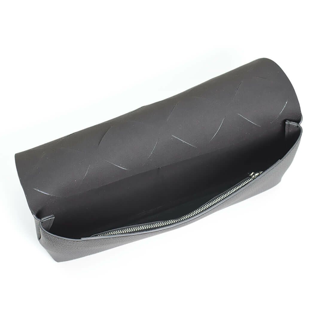 カットデザインレザークラッチバッグ