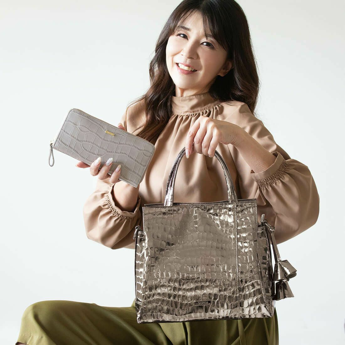 シャイニングレザークロコダイル型押し2wayハンドバッグ