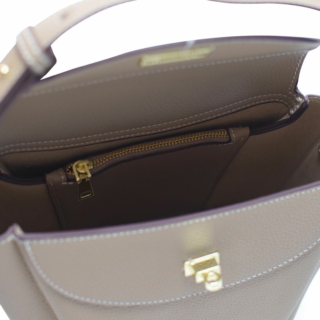 ステッチデザインレザースクエアバッグ