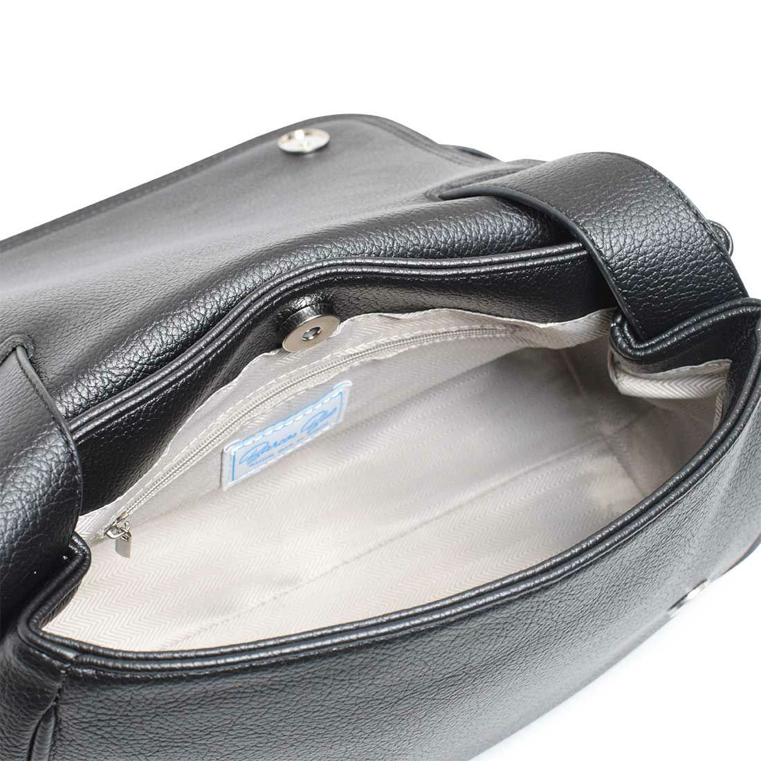 シュリンクレザー調台形バッグ