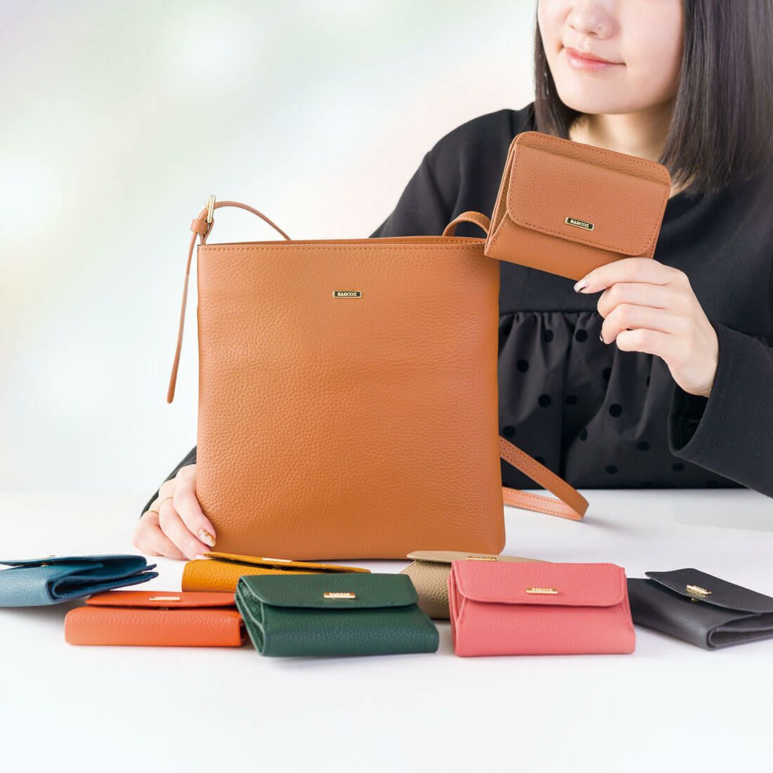 シュリンクレザー折財布