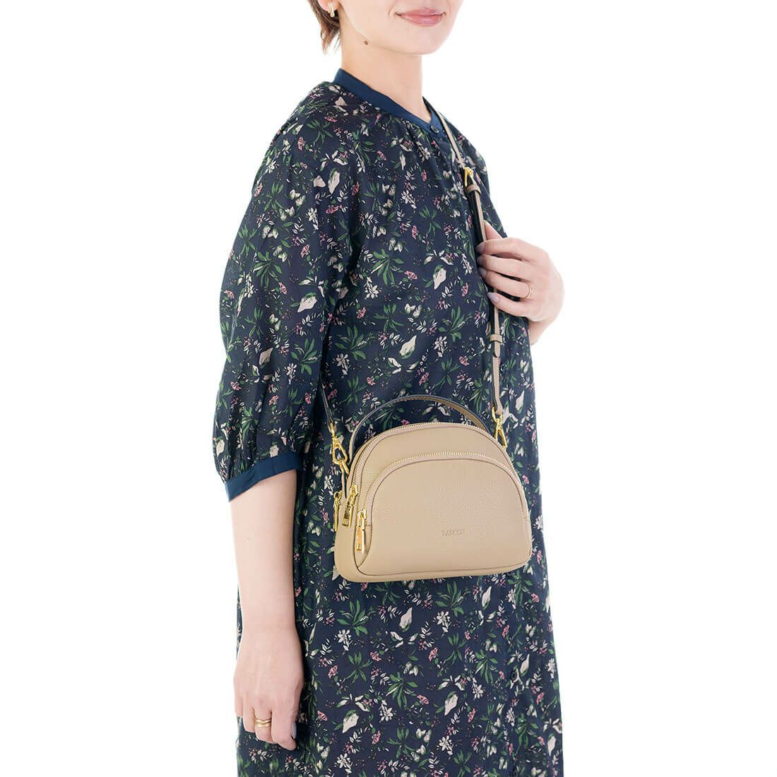 シュリンクレザーポケットバッグ