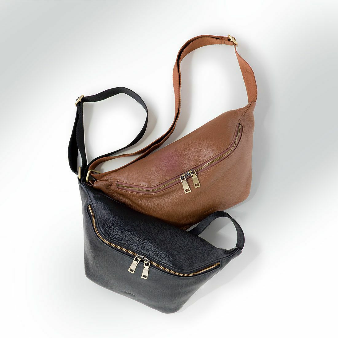 レザーボディバッグ