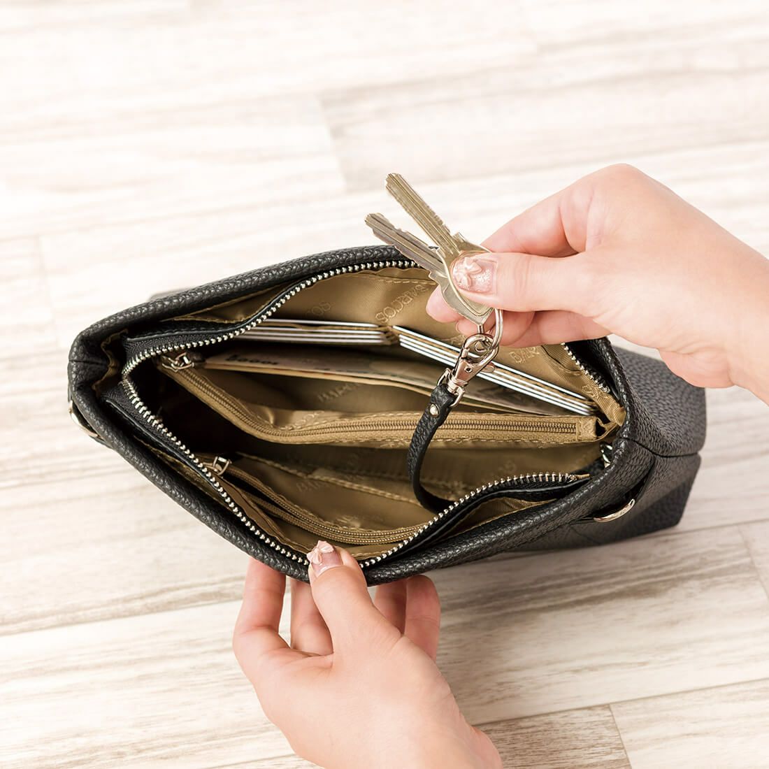 紛失防止＆財布機能付きマルチポーチ＜リトルノ プルート＞ | バルコス