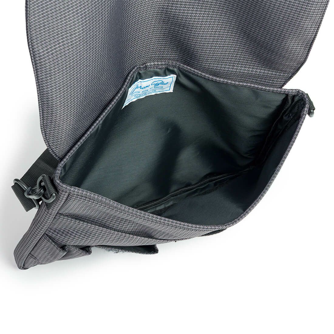 ショルダーベルト付きパソコンバッグ