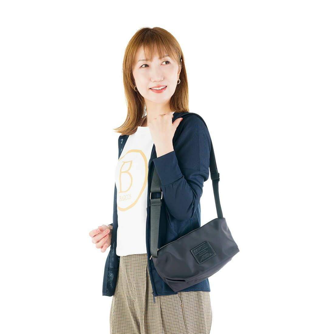 シンプルデザイン軽量ショルダーバッグ