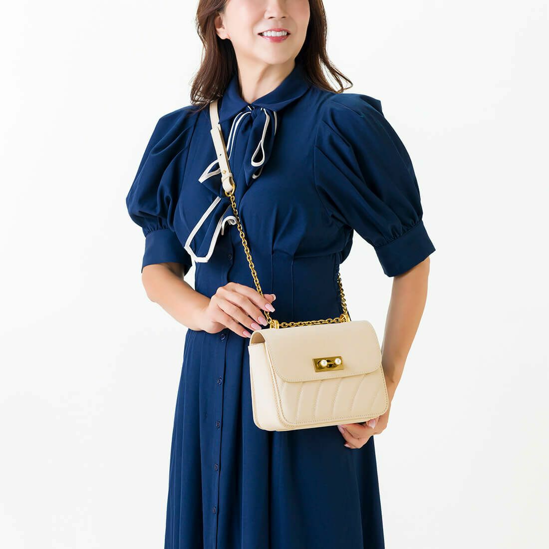 【アウトレット】レザー ラウンドキルティングメタルチェーンポシェット